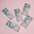 Rizador de Pestañas NaioNazawi Love Me Rose Gold - Fondo Rosado